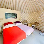 Gasthuis Bio Kastanienhof - Und Ayurvedische Jurten 4*