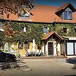 Gasthuis Bio Kastanienhof - Und Ayurvedische Jurten